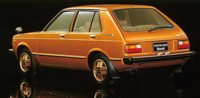 KP61のリヤスタイル|「たった72馬力で格上スポーツカーをカモる速さはヤバすぎ!」 昭和の車好きを熱狂させた伝説のFRコンパクト「KP61型スターレット」