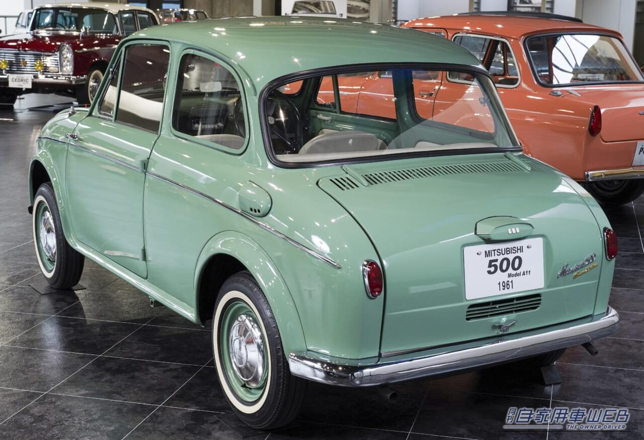 丸みを帯びたリアエンジンフード｜「66年前の小型車に、このスペックはヤバすぎ！」ミツビシ初の自社開発乗用車は、ガチで凄いクルマだった【三菱500】