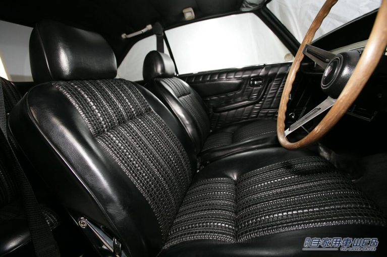 1969年10月に発売された、マツダのルーチェロータリークーペの車内、フロントシート｜「57年前のクルマとは思えない…」完成された美しさを持ったマツダの名車。先進技術を満載しながらも短命に終わった悲運の［ルーチェロータリークーペ］を紹介