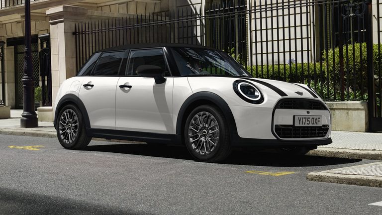 英国の品格を宿した特別仕様車「MINI Sloane Street Edition」登場【洗練されたモノトーンで仕立てた大人仕様のMINI】