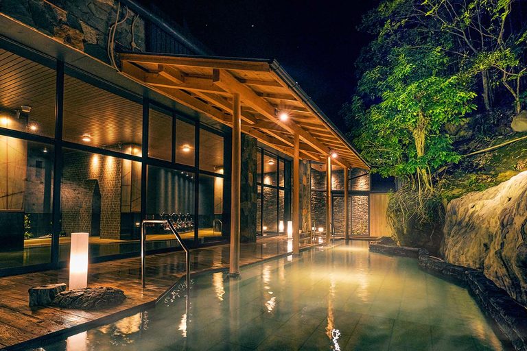 ＲＶパーク 大江戸温泉物語Premium 白浜御苑｜【新着！ RVパーク最前線】日本三古湯の一つ、白浜温泉でちょっと贅沢な車中泊を味わえるRVパーク『 和歌山県白浜町／ ＲＶパーク 大江戸温泉物語Premium 白浜御苑 』