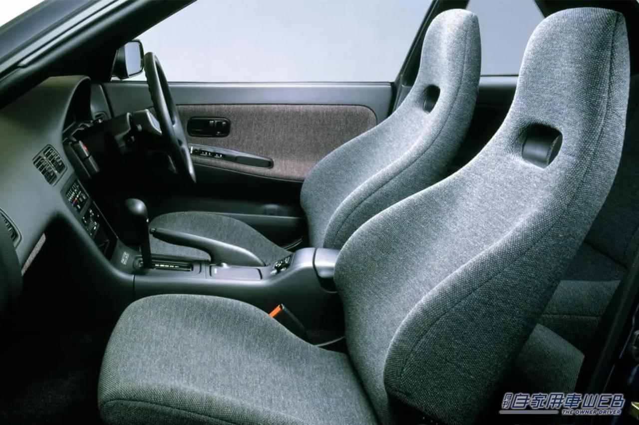 日産の、S13型シルビアのフロントシート｜「えっ 発売からもう38年なんだ…」見た目はナンパ・走りは本気！ 美しいデザインとプロジェクターヘッドランプが印象的な［日産・S13型シルビア］