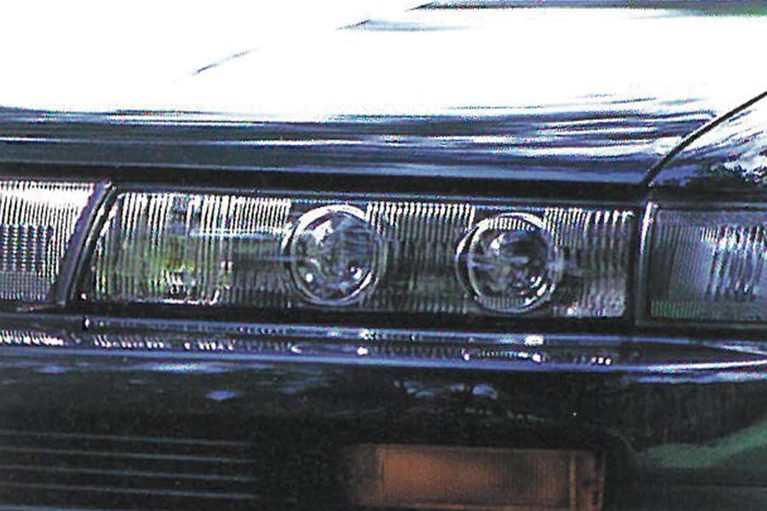 日産の、S13型シルビアのプロジェクターヘッドランプ｜「えっ 発売からもう38年なんだ…」見た目はナンパ・走りは本気！ 美しいデザインとプロジェクターヘッドランプが印象的な［日産・S13型シルビア］