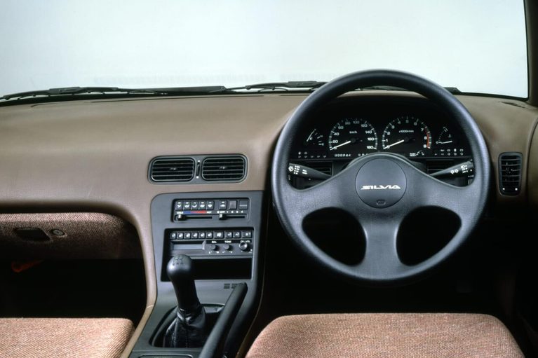 日産の、S13型シルビアの運転席｜「えっ 発売からもう38年なんだ…」見た目はナンパ・走りは本気！ 美しいデザインとプロジェクターヘッドランプが印象的な［日産・S13型シルビア］