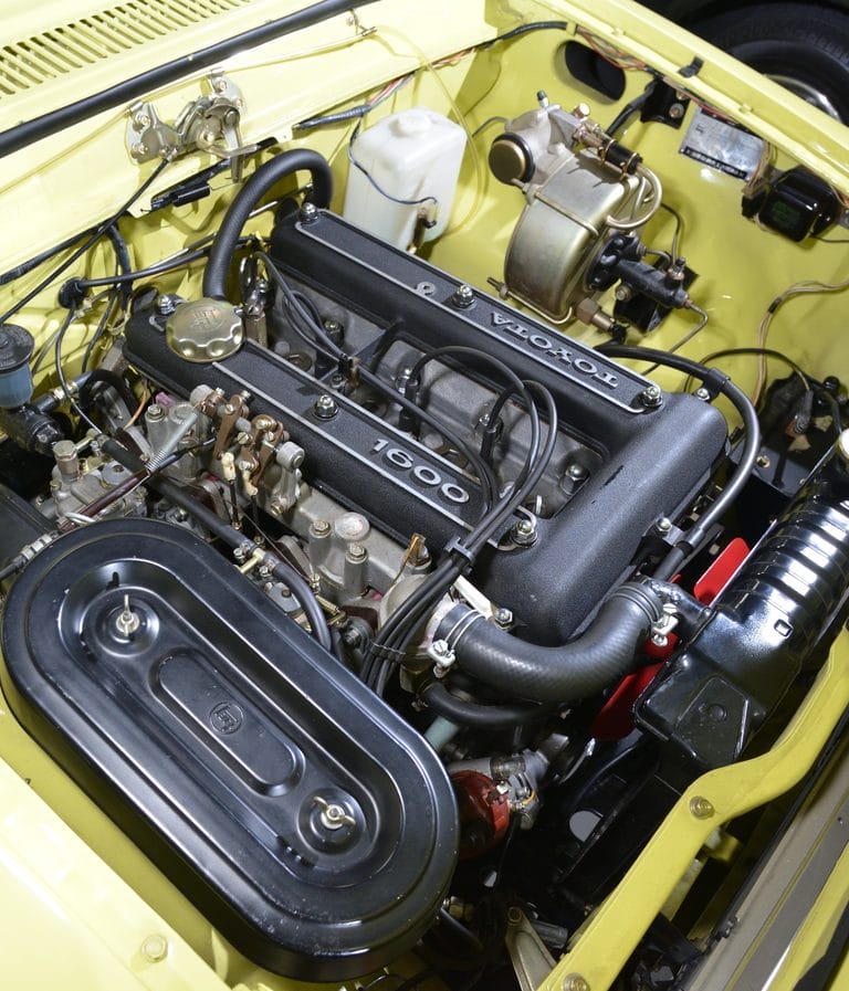 トヨタ1600GTに搭載される9R型直4DOHCエンジン|「似て非なるもの…。59年前に登場した“コロナ”の皮を被った狼」レーシングスペック・ヤマハDOHCを搭載した【トヨタ1600GT】の凄さ