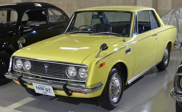 ベース車コロナ同様、アローラインのシャープなデザインとなる｜「似て非なるもの…。59年前に登場した“コロナ”の皮を被った狼」レーシングスペック・ヤマハDOHCを搭載した【トヨタ1600GT】の凄さ