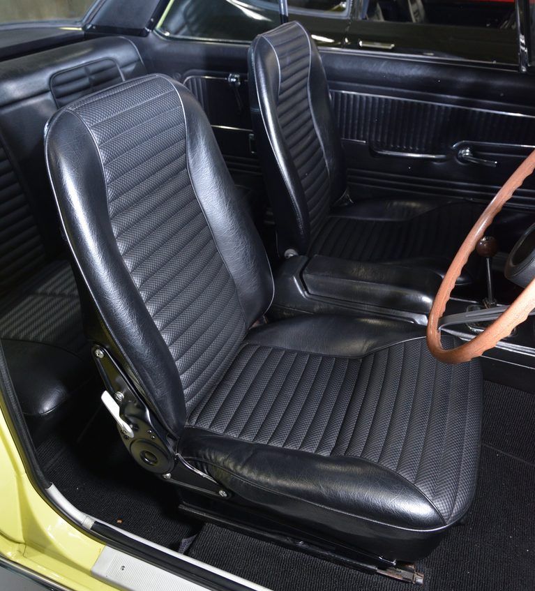 トヨタ1600GTのシートは、トヨタ2000GTと共通｜「似て非なるもの…。59年前に登場した“コロナ”の皮を被った狼」レーシングスペック・ヤマハDOHCを搭載した【トヨタ1600GT】の凄さ