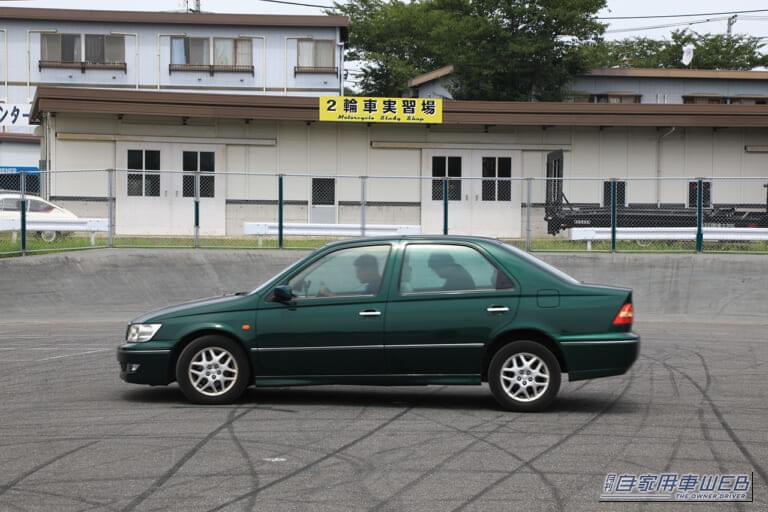 早速ビスタで実験開始|走行中にAT車のシフトを「P」に入れるとどうなる? 時速5kmでタイヤがロック! 禁断のクルマ実験室#3