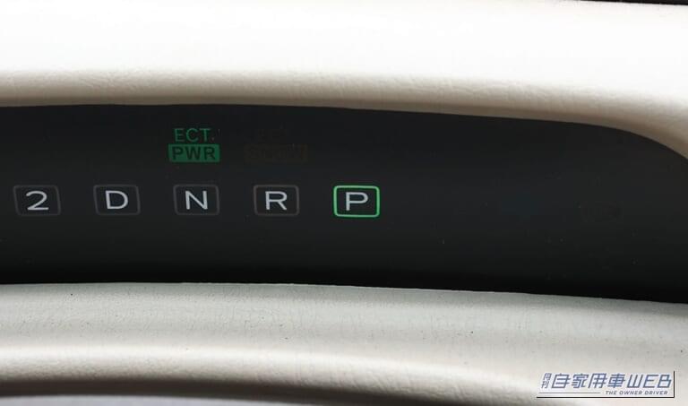 走行中にAT車のシフトを「P」に入れるとどうなる？ 時速5kmでタイヤがロック！ 禁断のクルマ実験室＃３