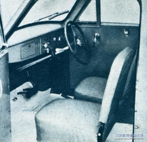 初代スズライトの運転席｜「スズキ、70年前にコレ作ってたのヤバすぎ…」時代を先取りしすぎた伝説の軽自動車【スズキ・スズライト】