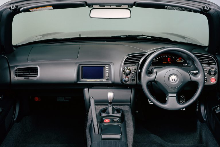 S2000の|「正気の沙汰じゃない! レブリミッター9000回転の咆哮」ホンダが27年前に本気で作った『公道を走るF1』、 S2000のヤバすぎる実力