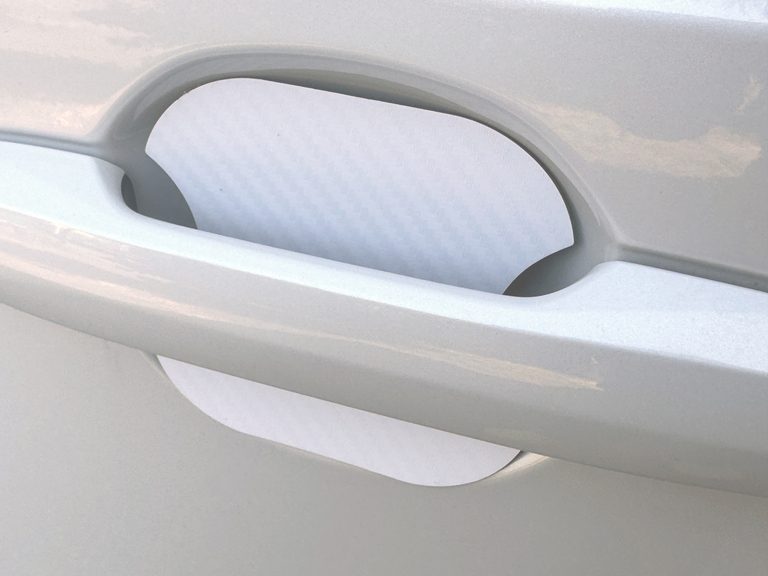 開封直後のドアノブプロテクター|「あ~、納車後すぐに付けとけばよかった…」無数の引っ掻き傷で泣く前にコレ!『ドアハンドルプロテクター』がおススメな理由