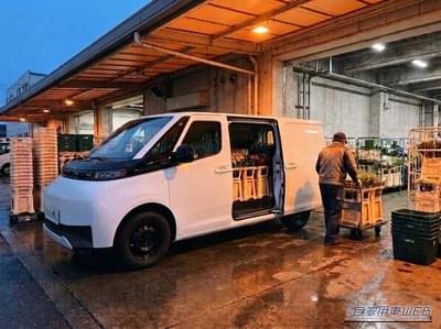 |「1km約3円」「最大1トン積載」「服を吊せる全高2220mm」3人乗り商用EV「F11VS」に新仕様登場!最大401万2000円の補助制度も