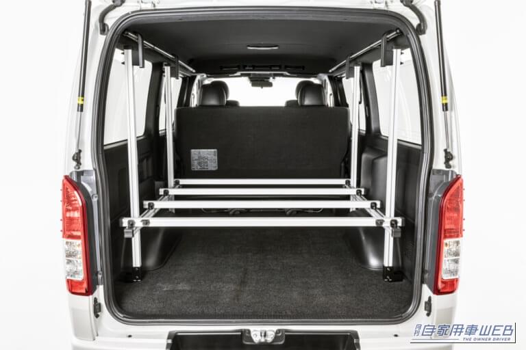 荷室収納ラック ハイエース用|「肘置きがなくて疲れる」「荷物が載らない」を即解決! 商用車ユーザー必見の「ドアアームレスト」と「荷室収納ラック」がカーメイトから登場