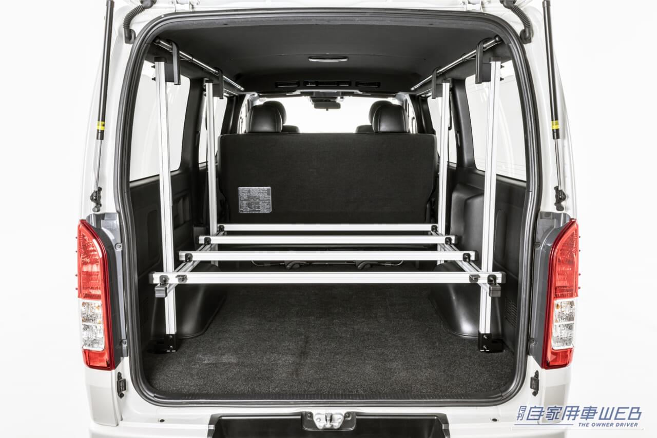 荷室収納ラック　ハイエース用｜「肘置きがなくて疲れる」「荷物が載らない」を即解決！ 商用車ユーザー必見の「ドアアームレスト」と「荷室収納ラック」がカーメイトから登場
