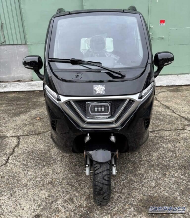 URBAN TRIKER｜「200円で150km」「3人乗り」「家庭用コンセント対応」 バイクのような見た目でクルマ級の個室感！電動トライク「URBAN TRIKER」を販売するビークルファンが名古屋に新拠点オープン
