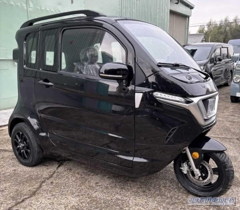 クリアブラック｜「200円で150km」「3人乗り」「家庭用コンセント対応」 バイクのような見た目でクルマ級の個室感！電動トライク「URBAN TRIKER」を販売するビークルファンが名古屋に新拠点オープン
